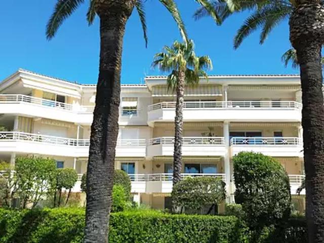 Saint Raphaël 83700 Achat / Vente appartement 3 pièces t3 au dernier étage piscine