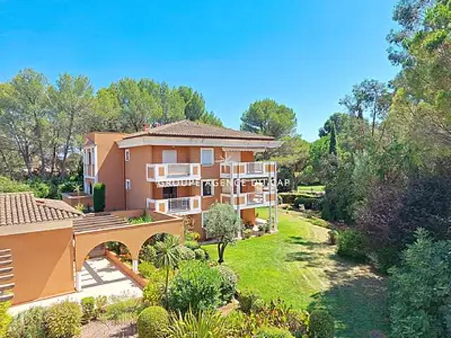 Saint Raphaël 83700 Achat / Vente appartement 4 pièces t4 au dernier étage piscine