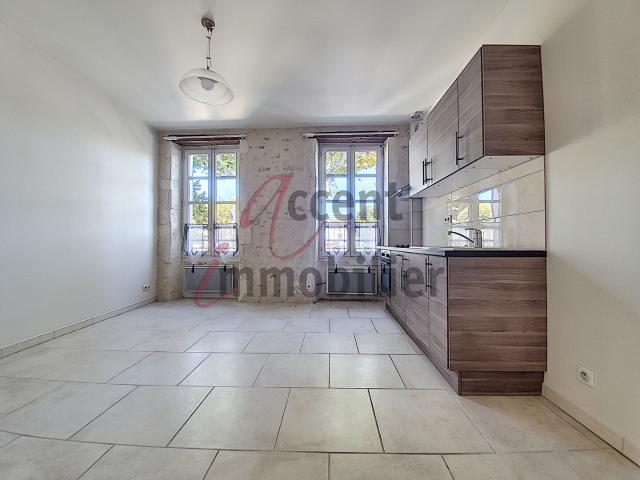 Saint Rémy, centre: Triplex avec 1 chambre et 1 bureau