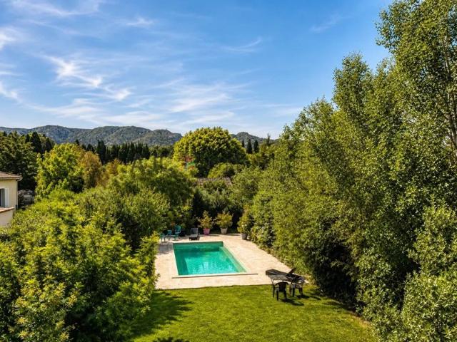 Saint Rémy de Provence — Volumes, lumière et vue Alpilles