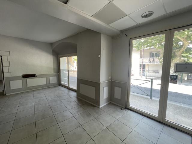 SAINT ROMAIN EN VIENNOIS /MAISON DE VILLAGE 190M2 Murs commerciaux + appartement
