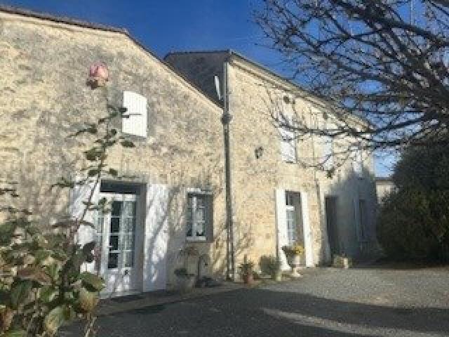 Saint Romain la Virvée Vente Maison 33