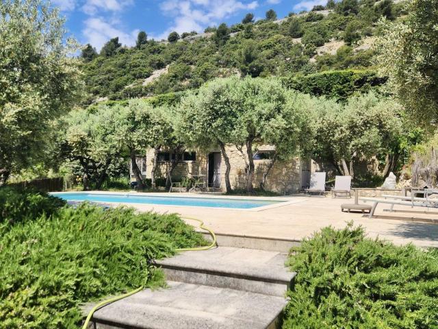 Saint Saturnin les Apt, séduisante maison traditionnelle ave. 170m² Saint Saturnin lès Apt