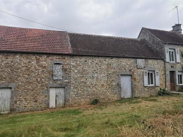 SAINT SAUVEUR DE CARROUGES 61320 Longère, 4 pièces, 2/3chambres, 78 m2, PRIX 90 990 honoraires 7,05% à la charge de l'acquéreur soit 85 000 hors honoraires