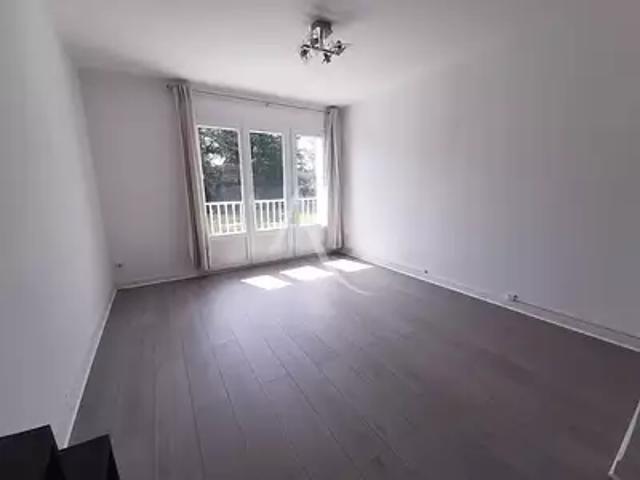 Saint Sébastien sur Loire 44230 Location appartement 2 pièces t2 cave parking