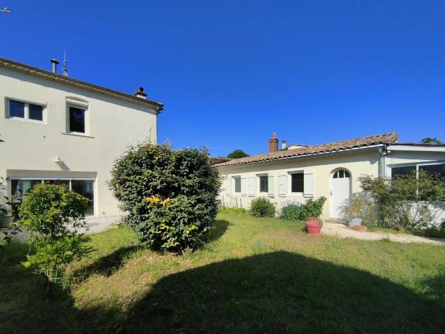 SAINT SELVE, maison de village de 156 m²