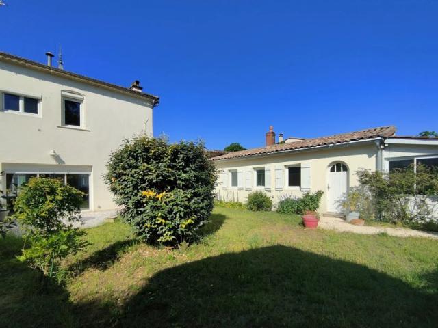 SAINT SELVE, maison de village de 156 m²