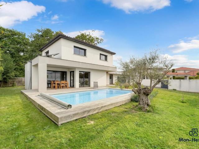 Villa d'architecte Piscine chauffée Double garage DPE B proche Thalès, Airbus