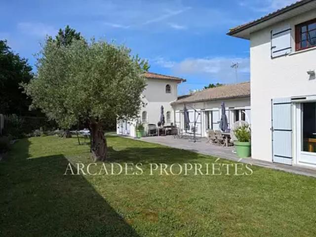 Saint Sulpice et Cameyrac 33450 Achat / Vente maison 11 pièces t11 piscine