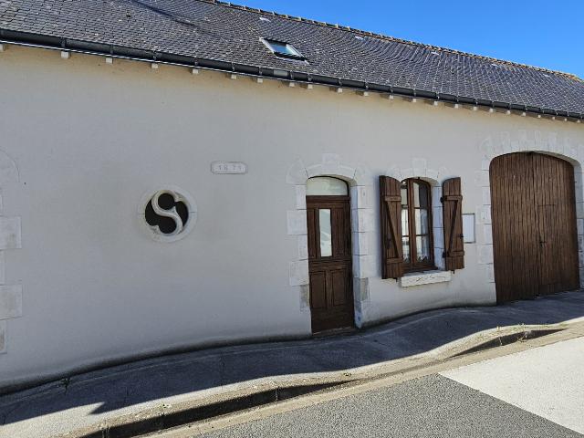 Sainte Catherine de Fierbois Maison ancienne de 1871 avec dépendances et studio indépendant