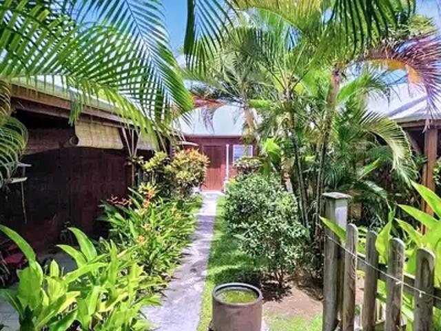Sainte Anne 97180 Achat / Vente maison 8 pièces t8 piscine jardin