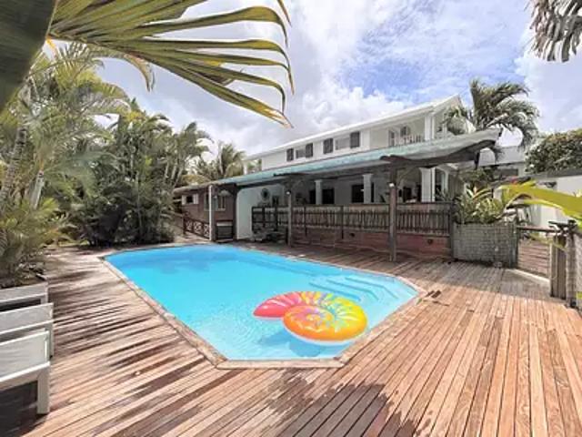 Sainte Anne 97180 Achat / Vente maison 9 pièces t9 piscine jardin