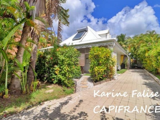 SAINTE ANNE à vendre charmante villa créole T5, proche plage