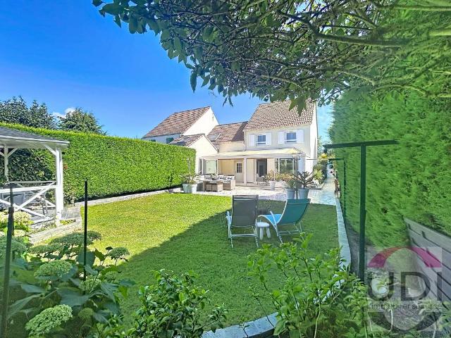 SAINTE GENEVIEVE DES BOIS Maison 5 pièces avec véranda