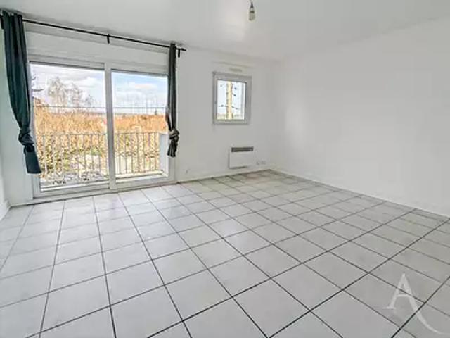 Sainte Geneviève des Bois 91700 Location appartement 1 pièce t1 au dernier étage