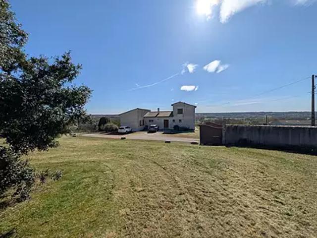 Sainte Eanne 79800 Achat / Vente maison 8 pièces t8 au dernier étage cave