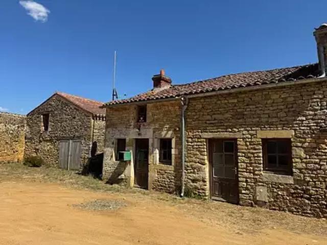 Sainte Hermine 85210 Achat / Vente maison 8 pièces t8