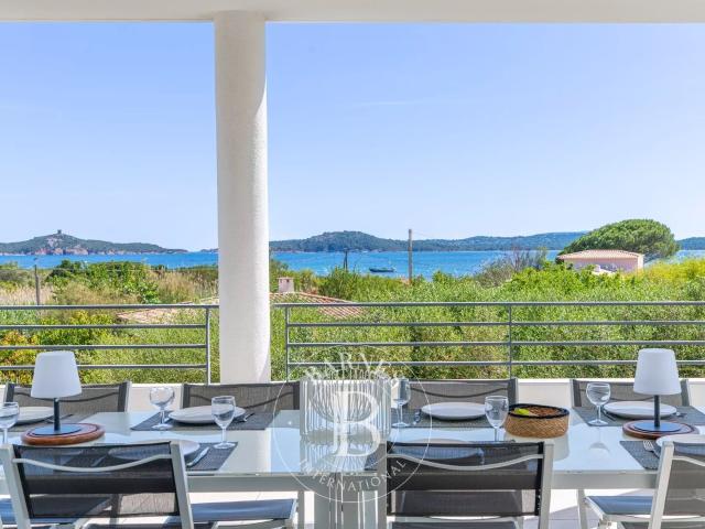 Sainte Lucie De Porto Vecchio, Villa vue mer, plage à 300 mè. 184m² Sainte Lucie de Porto Vecchio