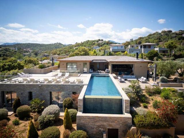 SAINTE LUCIE DE PORTO VECCHIO PINARELLU –VILLA BORD DE MER