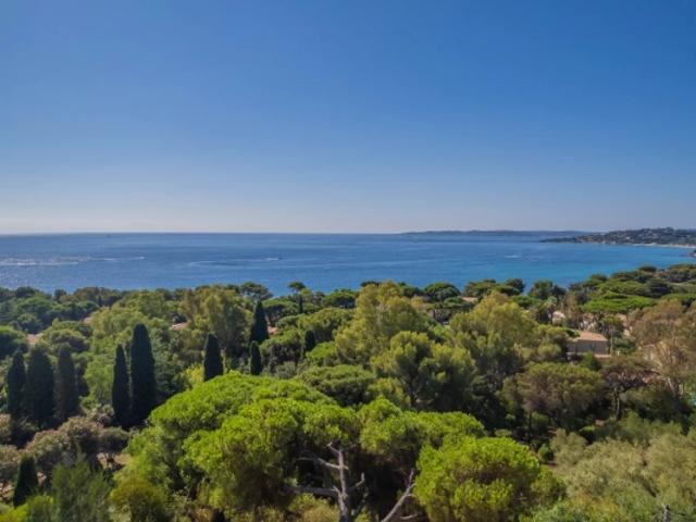 SAINTE MAXIME: Belle propriété provençale à pied de la plage 600m
