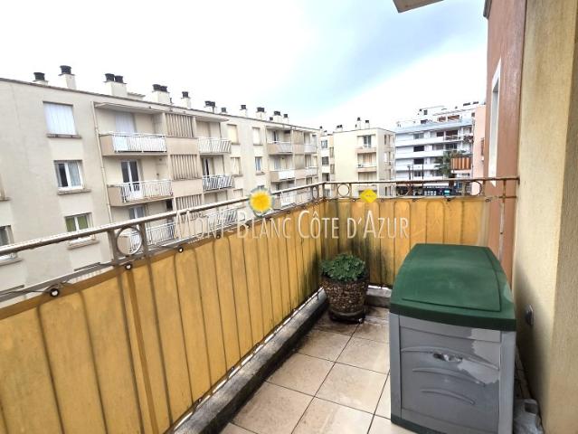 SAINTE MAXIME CENTRE VILLE APPARTEMENT 2 PIECES 48 M2 GARAGE EN SOUS SOL POUR INVESTISSEURS