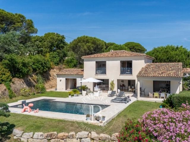 SAINTE MAXIME PROPRIÉTÉ DE CHARME AU COEUR D'UN DOMAINE PAYSAGER