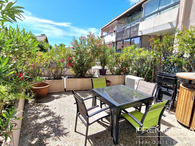 SAINTE MAXIME STUDIO REZ DE JARDIN CENTRE VILLE