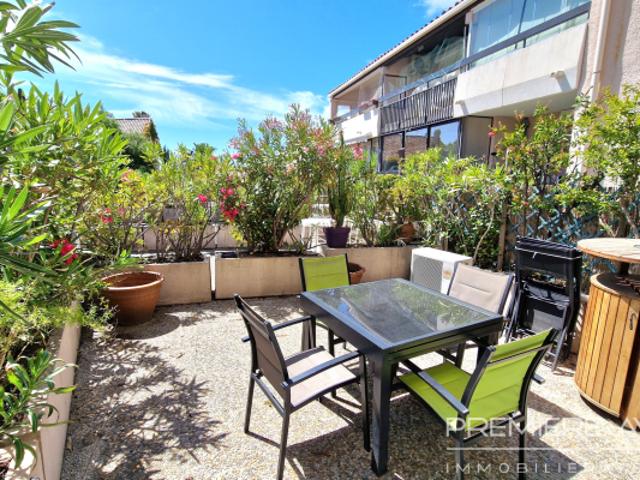 SAINTE MAXIME STUDIO REZ DE JARDIN CENTRE VILLE