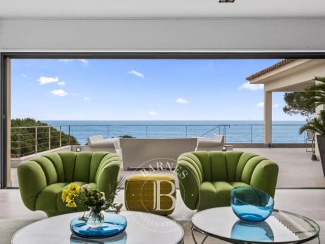 SAINTE MAXIME VILLA MODERNE VUE MER ET PROCHE PLAGE