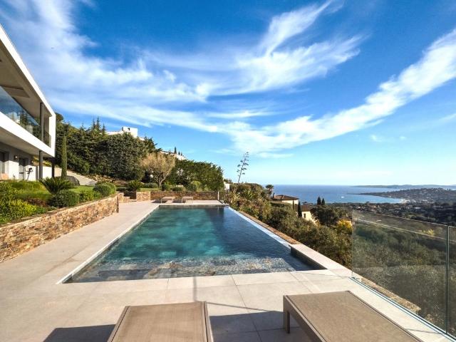 Sainte Maxime Villa contemporaine d’exception – Vue mer panoramique