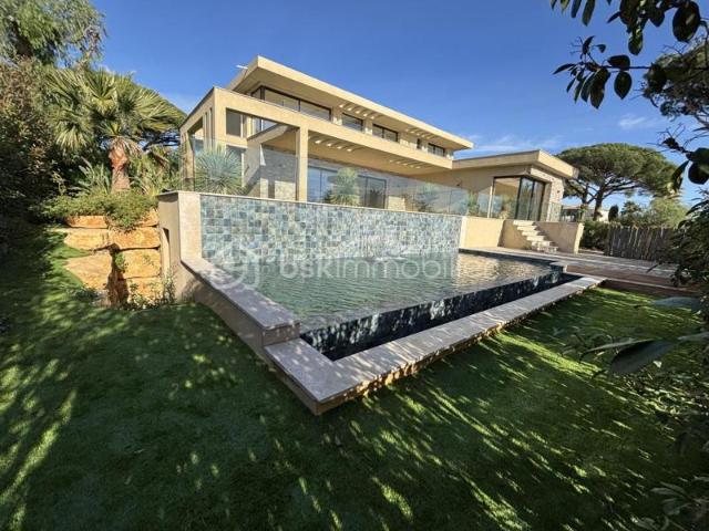 SAINTE MAXIME Villa contemporaine de prestige avec vue mer