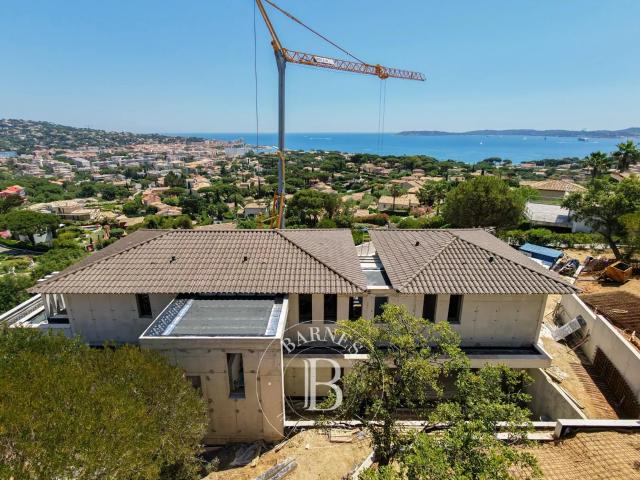 SAINTE MAXIME VILLA CONTEMPORAINE VUE MER PANORAMIQUE DOMAINE PRIVÉ PROCHE CENTRE VILLE