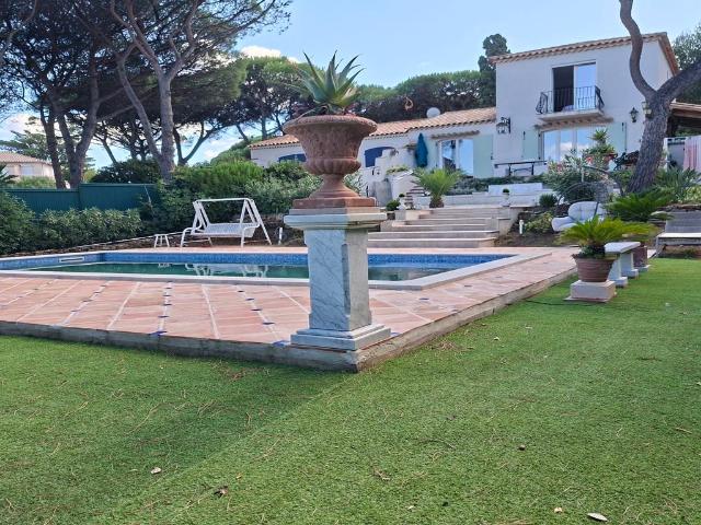 Sainte Maxime Villa rénovée T4, piscine, terrasse 200 m². 99m² Sainte Maxime