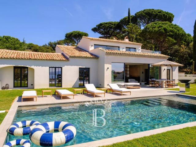 SAINTE MAXIME VILLA VUE MER CENTRE VILLE
