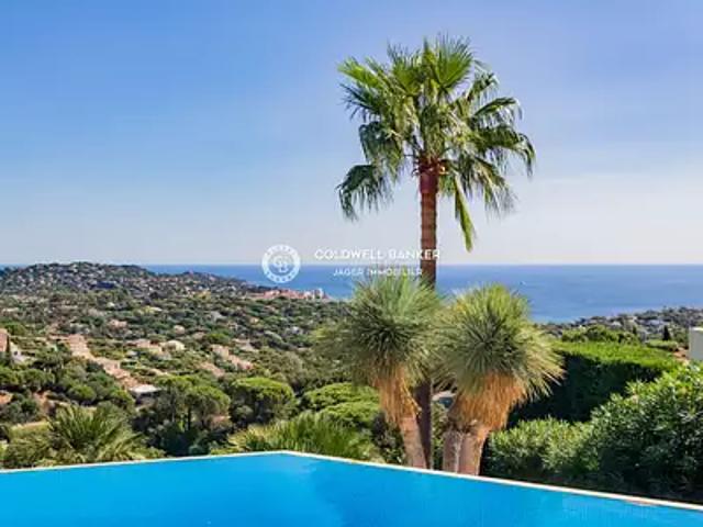 Sainte Maxime 83120 Achat / Vente maison 7 pièces t7 piscine parking
