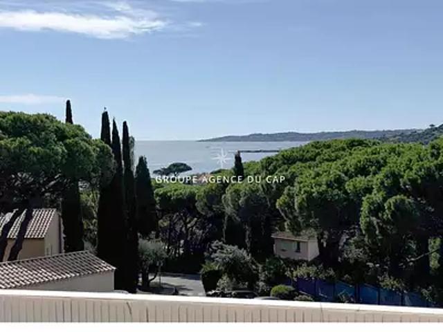 Sainte Maxime 83120 Achat / Vente appartement 2 pièces t2 au dernier étage piscine