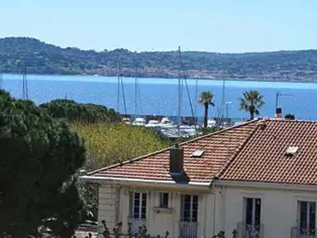 Sainte Maxime 83120 Achat / Vente appartement 2 pièces t2 au dernier étage terrasse