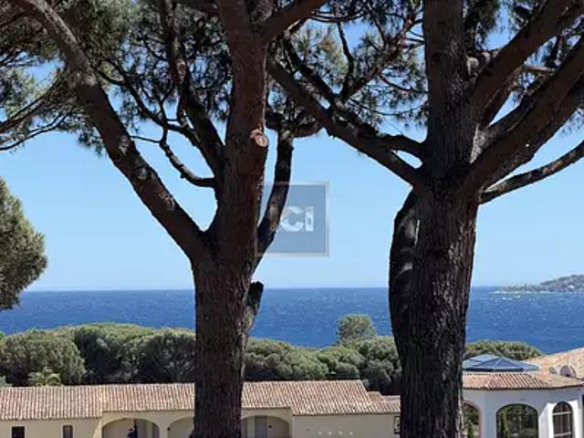 Sainte Maxime 83120 Achat / Vente appartement 4 pièces t4 au dernier étage piscine