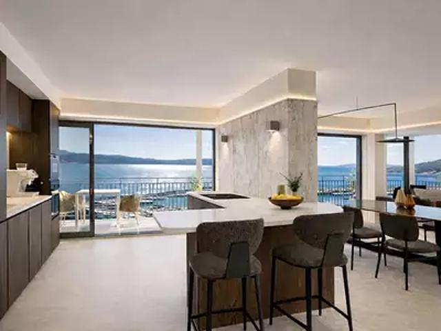Sainte Maxime 83120 Achat / Vente appartement 4 pièces t4 au dernier étage terrasse
