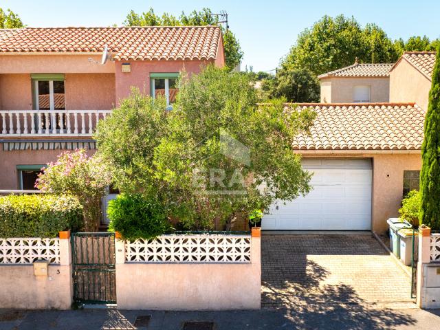 Sainte Marie la Mer secteur plage: Maison 5 pièces avec grand garage à vendre