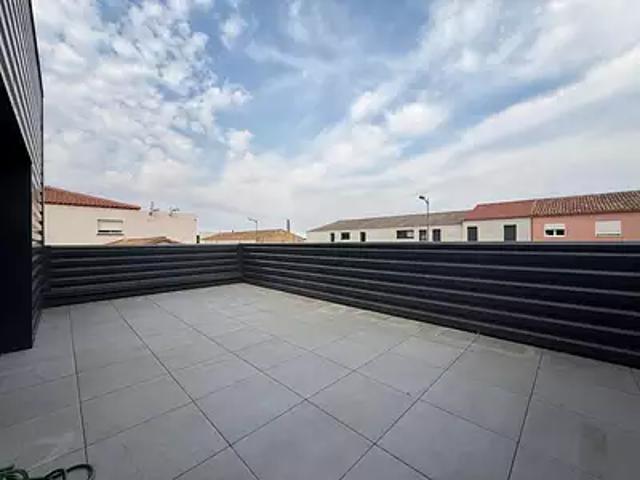 Sainte Marie la Mer 66470 Location appartement 3 pièces t3 au dernier étage terrasse