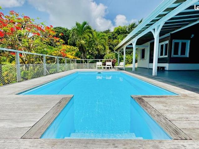 Sainte Marie | Villa avec piscine et vue mer | Terrasse couverte