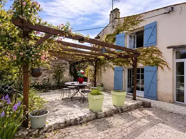 Sainte Soulle 17220 Achat / Vente maison 9 pièces t9 au dernier étage piscine