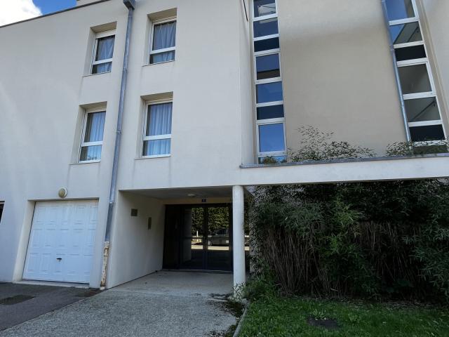 SAINTE SAVINE – APPARTEMENT TYPE 3 AVEC BALCON ET GARAGE