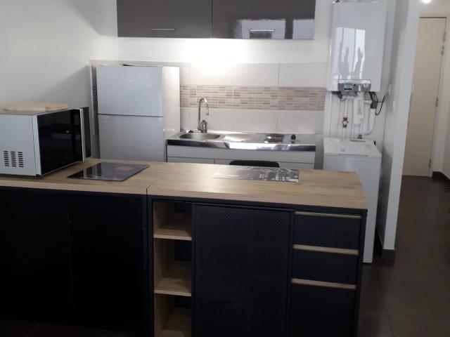 SAINTE SAVINE – T1 MEUBLE – BALCON ET PARKING