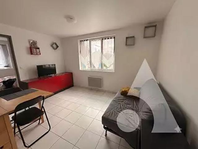 Sainte Savine 10300 Location appartement 1 pièce t1 au dernier étage