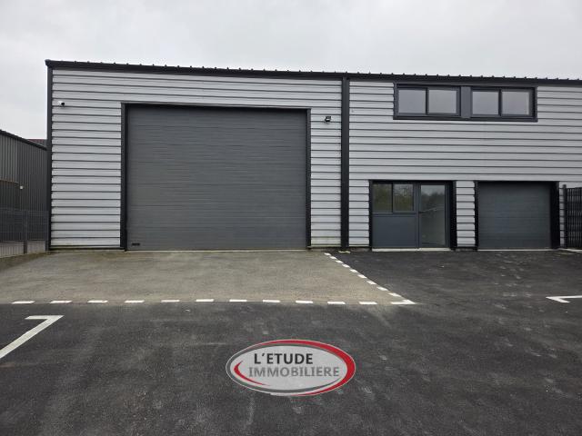 SAINTE PAZANNE: Local professionnel avec atelier stockage et bureaux 190 m2 au total sur 290 m2 de parcelle !