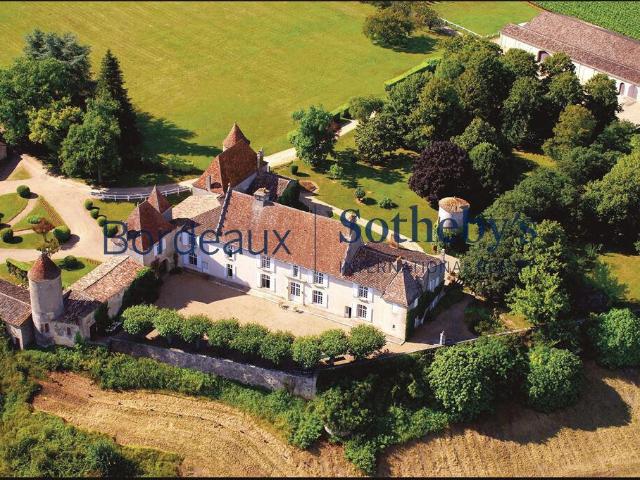 SAINTÉMILION MAGNIFIQUE DOMAINE HISTORIQUE – CHÂTEAU, DÉPENDANCES 112 HECTARES