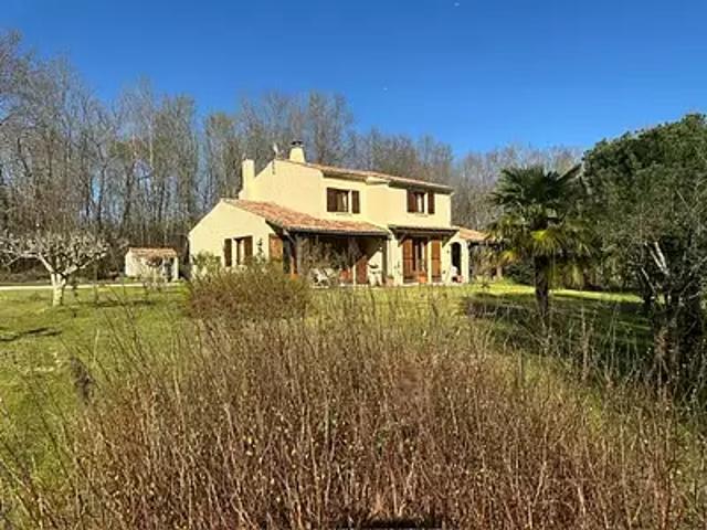 Saintes 17100 Achat / Vente maison 7 pièces t7 jardin terrasse