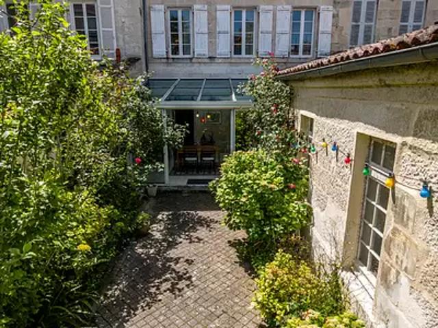Saintes 17100 Achat / Vente maison 9 pièces t9